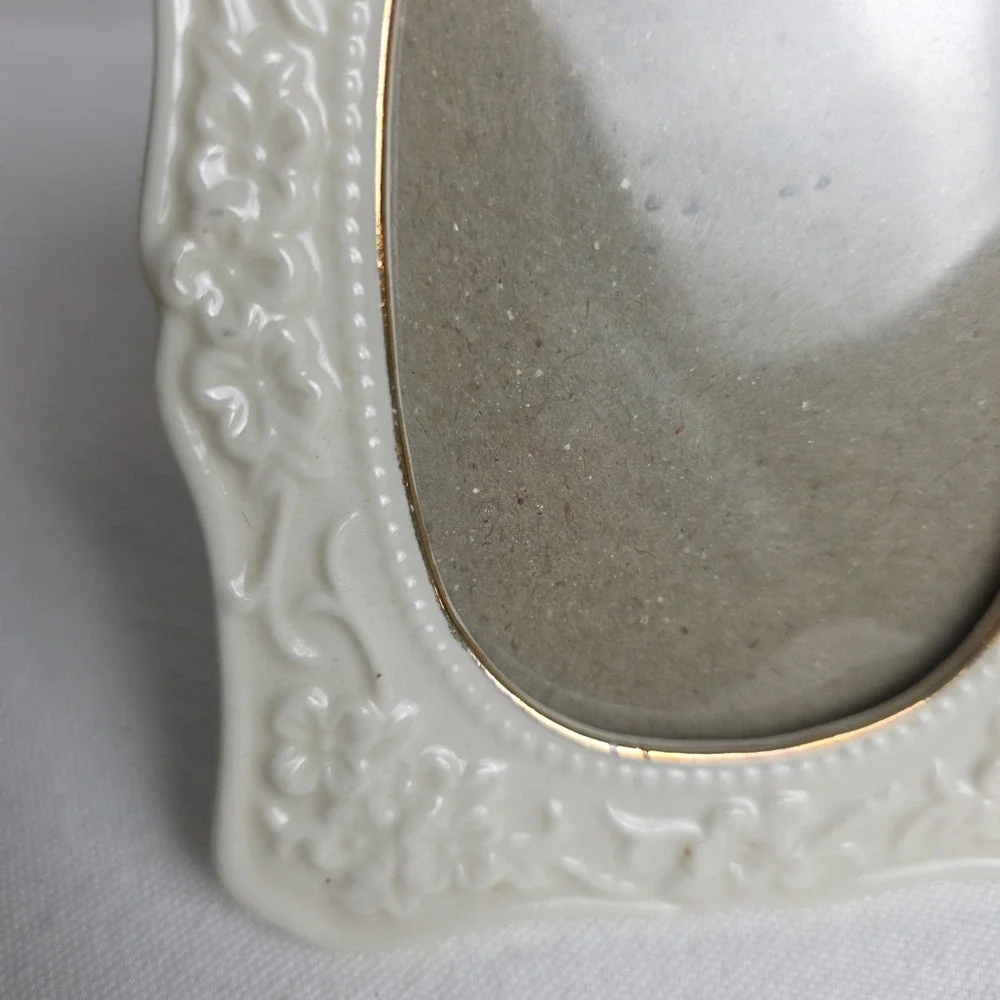 Vintage Cream Ceramic Floral Embossed Oval Picture Frame Gold Trim Tabletop